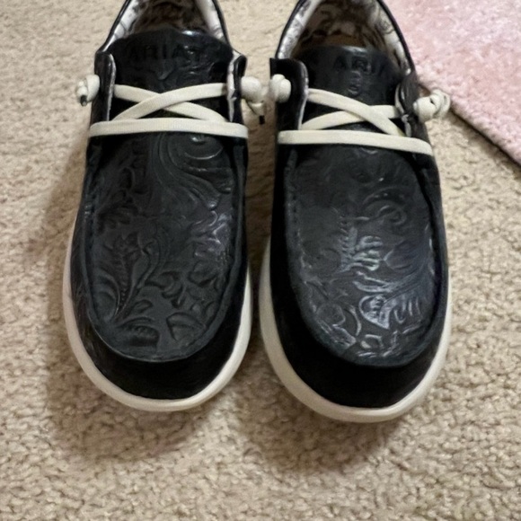 Ariat Hilo Black Floral Emboss - Picture 1 of 5